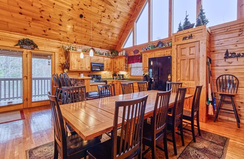 Black Bear Falls House | Gatlinburg Getaway by Jackson Mountain Rentals