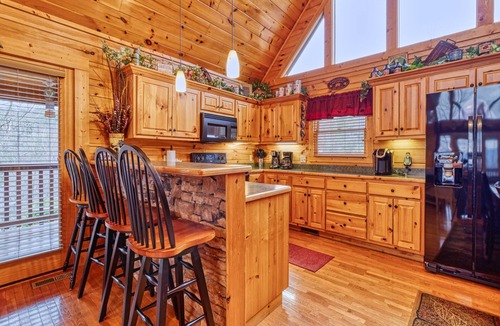 Black Bear Falls House | Gatlinburg Getaway by Jackson Mountain Rentals