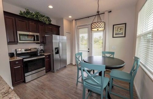 Oviedo Cottage | Gator Cove: Quaint 2-bedroom, 1-bath cottage, sleeps 4. Great for a peaceful retreat.