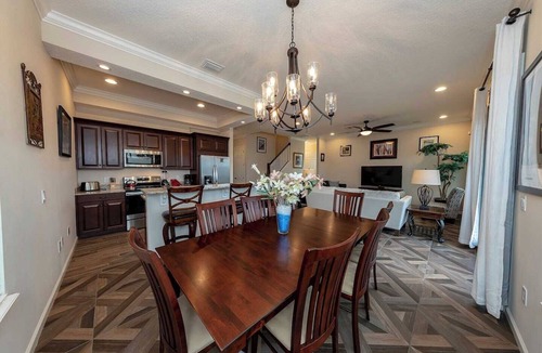 Oviedo House | Gator Mansion: Spacious 6-bedroom, 5-bath home, sleeps 12. Perfect for family gatherings.