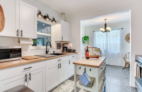 Greater Pinellas Point House | Gattu Stay— Sunroom w/TV & Games, Outdoor Fire Pit, Walk to the Bay!