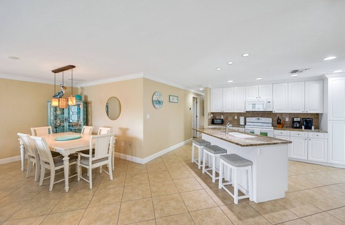 Naples Park House | *GEM!*3 BR BEACH HOUSE w/HEATED POOL, short ride to the beach!