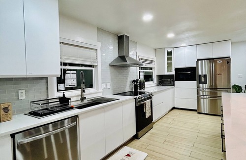 Lake Mary House | Generations Gateway - King bedroom Suite, Sauna, and Screened in Pool.