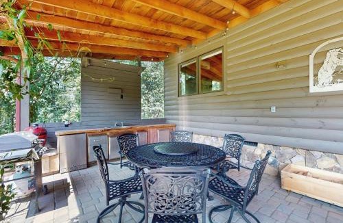 Lookout Mountain House | Georgia Mtn Cabin w/Hot Tub Near Cloudland Canyon