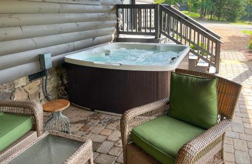 Lookout Mountain House | Georgia Mtn Cabin w/Hot Tub Near Cloudland Canyon