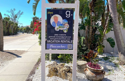 Siesta Key Apartment | Gertrude's Siesta | 100% Private, 8-steps to Beach Path! 4-min Dining & Music! Snorkeling, Sunsets!