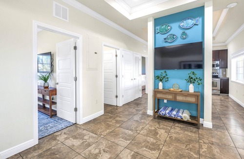 Siesta Key House | Gertrude's Siesta | Pool, Jacuzzi! 1-minute to Beach! 4-min Dining & Music!