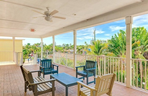 Siesta Key House | Gertrude's Siesta | Pool, Jacuzzi | 1 Min to Beach | 4 Min to Dining & Music