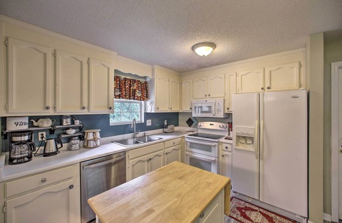 Greenville Cottage | Get 10% off for week-long booking at Dog Friendly Cottage with fenced backyard