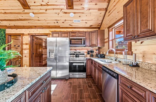 Caton Cabin | Giant Lux Cabin Private Pool Sleep28 Huge Pavilion