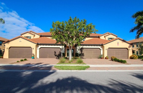 Venice Villa | Giddy Up Golf Get Away: Lakefront Golfing 3 BR Villa in Sarasota National