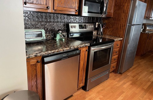 Sugar Grove Cabin | Gingerbread Hot Tub and Access to Farm Petting Zoo