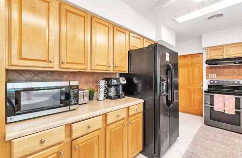 Clearwater House | Girls Getaway HQ, Heated Pool, 10 min to CL Beach
