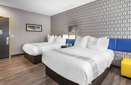Savannah Hotel | GLō Best Western Savannah-Gateway I-95