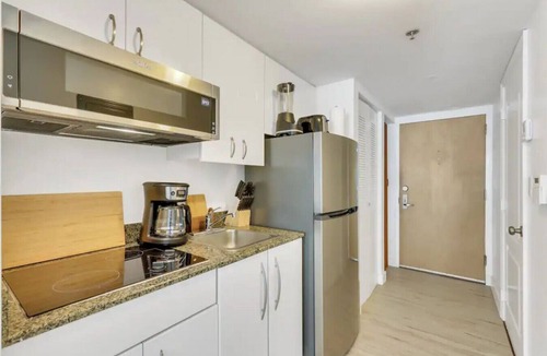 Brickell Apartment | Glam Studio | Pool | Gym Access | Free Parking