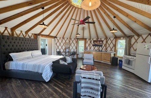 Mill Spring Apartment | Glamping Yurt + Luxury Bath at Serenity Ridge