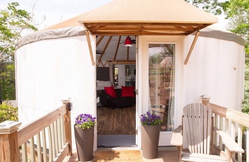 Mill Spring Apartment | Glamping Yurt + Luxury Bath at Serenity Ridge