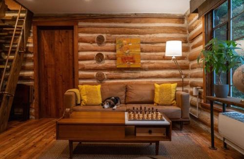 Gerton House | Glenna - Historic Cabin in the Florence Preserve