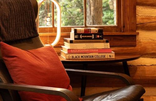 Gerton House | Glenna - Historic Cabin in the Florence Preserve