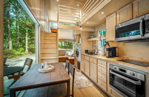 Mentone House | Glorious Lofted Container with Luxurious Indoor and Outdoor Spaces in Alabama