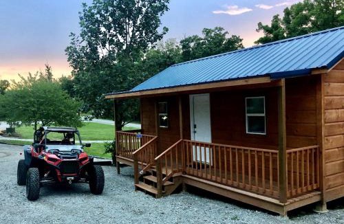 Jamestown House | Glorious Rustic Wooden Cabin in Jamestown, Tennessee