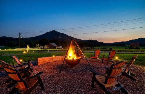 Wears Valley Other | Glorious Tented Cabin with Fire Pit and Gorgeous Sky Views in Sevierville, Tennessee