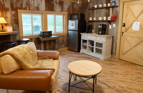 Tracy City Hostel | Goat Pen Hostel - the COVE