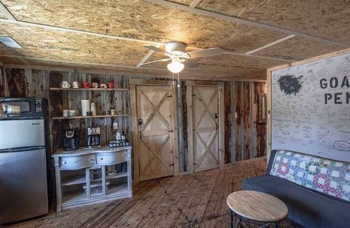 Tracy City Hostel | Goat Pen Hostel - the COVE