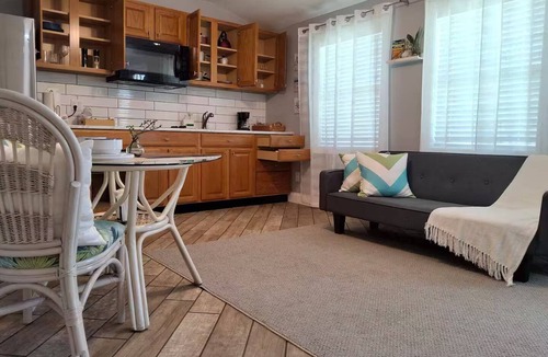 Joel Apartment | Golden Breeze Oasis Relax & Enjoy in Florida.