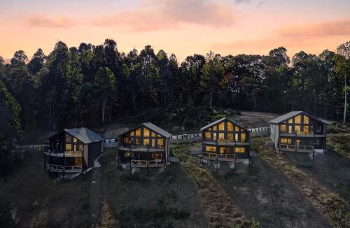 Saluda House | Golden Dawn at Saluda Mountain Retreats