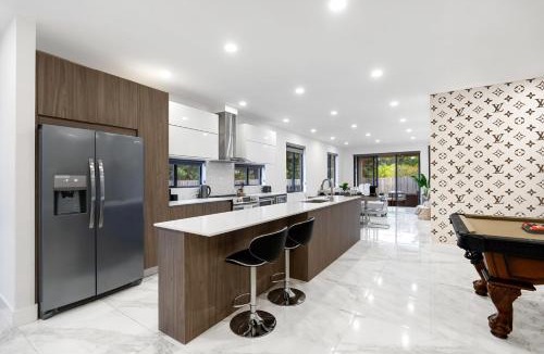 Croissant Park Villa | Golden Fox Downtown Pool House