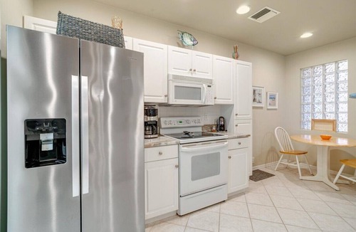 Tropical Cove Condo | Golden Hour Getaway at Lexington CC Lake Village