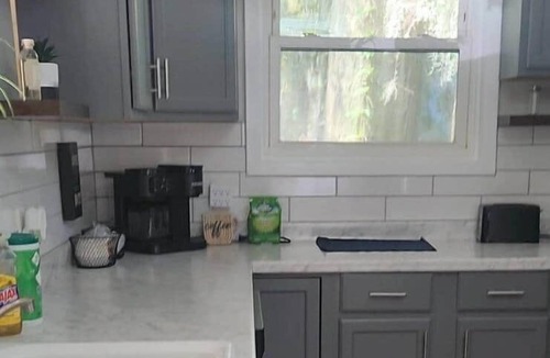 Brunswick Apartment | Golden Isles Getaway-pets welcome