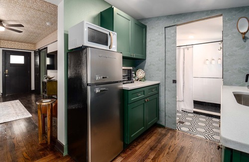 Dixieland House | Golden Lilly Historic Retreat
