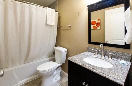 Dahlonega Apartment | Golden Pines Villa on Choice Ave Steps to Downtown