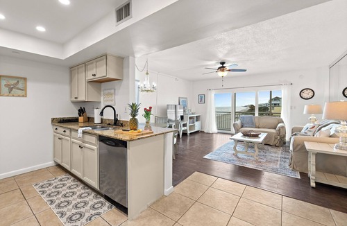 South Patrick Shores Condo | Golden Sunrise I Direct Ocean View/Beach Access I 2Bd/2Ba