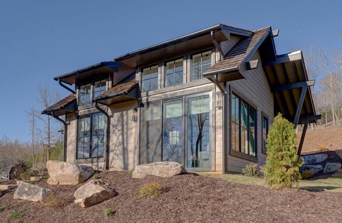 Mineral Bluff Cottage | Golf and Riverfront Cottage | King Bed | Group Availability