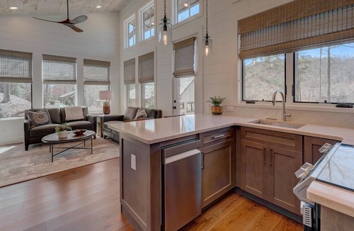 Mineral Bluff Cottage | Golf and Riverfront Cottage | King Bed | Group Availability