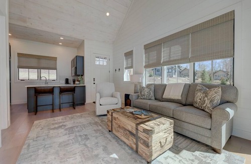 Mineral Bluff Cottage | Golf and Riverfront Cottage | King Bed | Group Availability