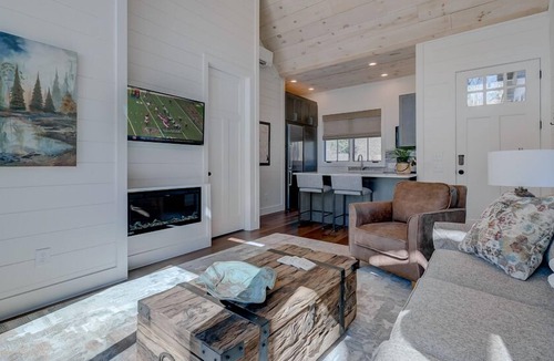 Mineral Bluff Cottage | Golf and Riverfront Cottage | King Bed | Group Availability