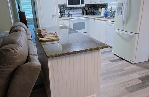 Jacarandas House | Golf & Beach Getaway Home 2/2 with Golf Cart