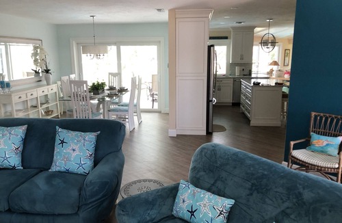 Beachview Country Club Estates House | Golf Breeze Villa: Short Stroll to Beach, Fairway views Sanibel Island Golf Club