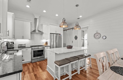 Greenway Park House | Golf Cart ☀️ Beach Chairs, Community Pool, Gated Community ☀️