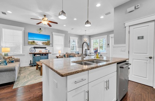 Santa Rosa Beach House | 🐙Golf Cart + Bikes Included-Pools-2 Masters-Octopus's Garden🐙