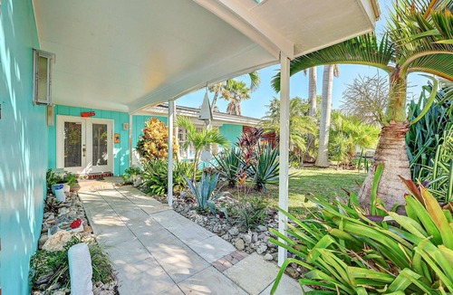 Fort Pierce House | GOLF CART/Jacuzzi/Boaters/SURF/Walk to BEACH & BARS on Hutchinson island