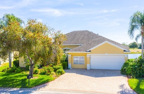 Ridgewood Lakes House | Golf & Pond View on Ridgewood Lakes with private pool