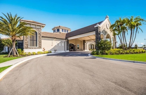 Braden River Condo | Golf, Pools, Shops in highly Desired Lakewood National Golf Club