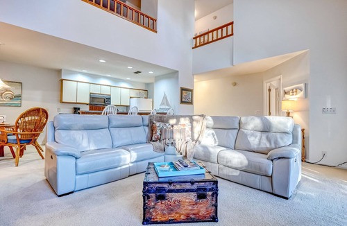 Sea Trail House | Golf Retreat at Club Villas: Cozy with Patio