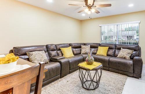 Lake Worth House | Golf, Shop & Unwind: Home 9 Mi to Ocean Inlet Park