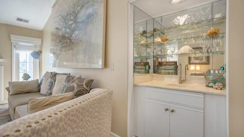 Shipyard Plantation Villa | Golf Views, Complex Pool, Balcony